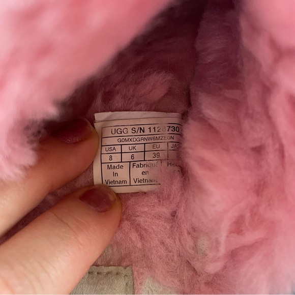 UGG Women’s Coquette Pink Suede Slippers Lightweight Sheepskin Lined Shoes - Picture 10 of 11